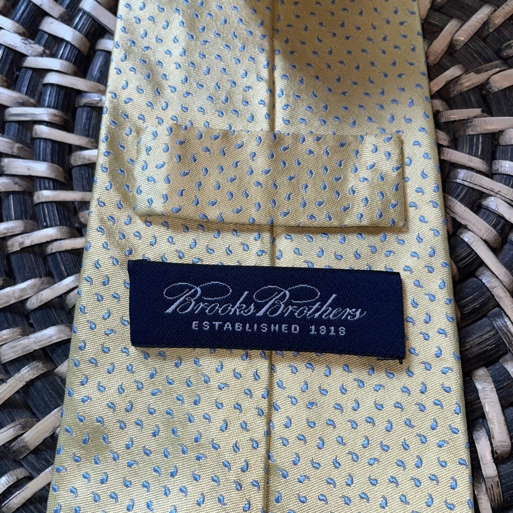 Brooks Brothers Pure Silk Men's Necktie‎ Trending Yellow Mini Blue Paisley 58" - Picture 4 of 8
